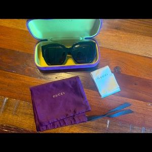 NEW Authentic Gucci GG logo sunglasses GG0142SA-001